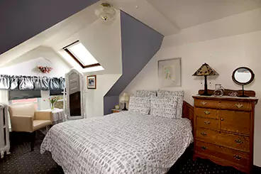 Queen Suite  | Village B&B | Bed & Breakfast in Newton, MA